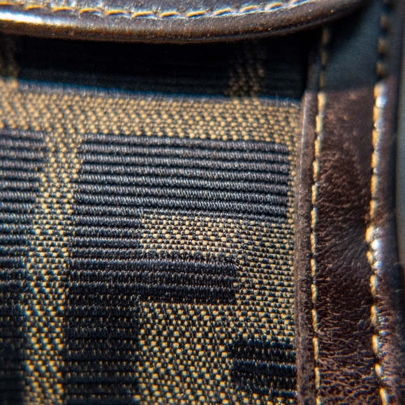 AUTHENTIC FENDI ZUCCA CANVAS AND LEATHER BIFOLD WALLET MADE IN ITALY - Picture 3 of 6